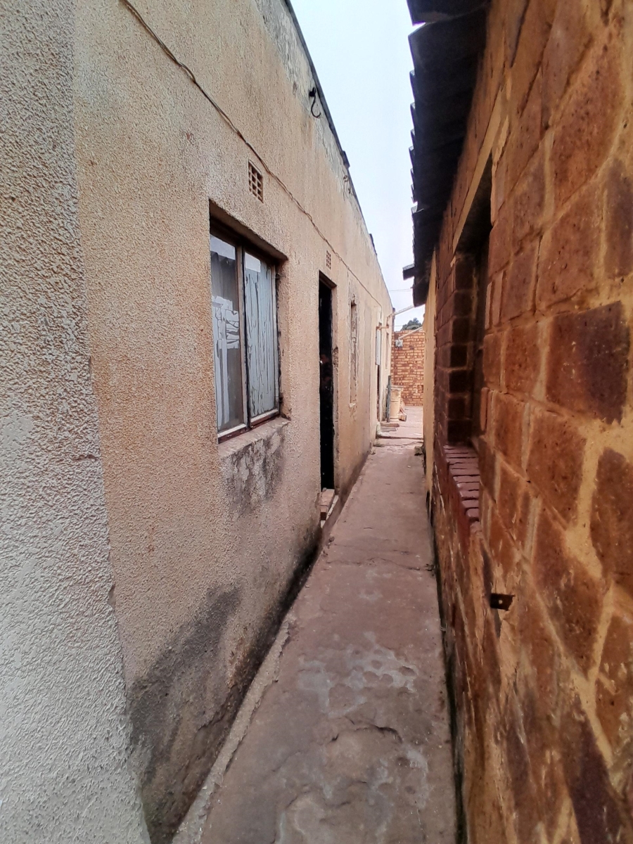 7 Bedroom Property for Sale in Zondi Gauteng