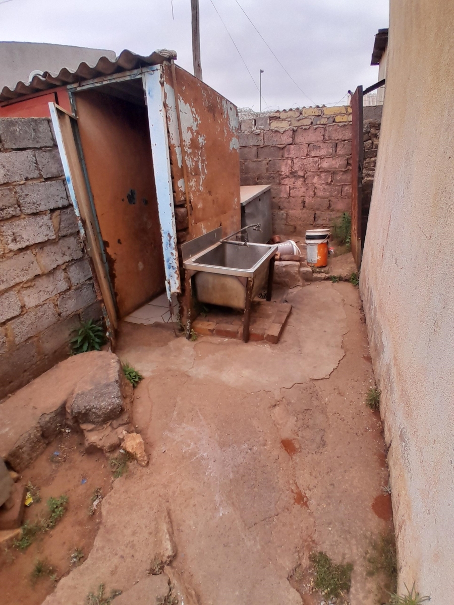 7 Bedroom Property for Sale in Zondi Gauteng