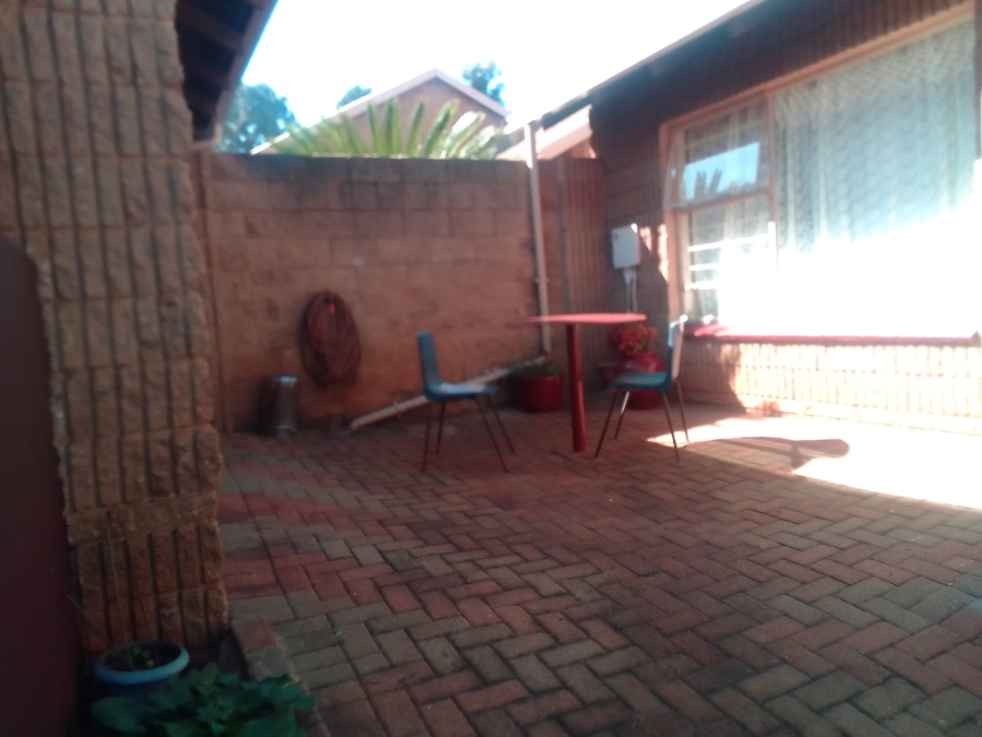 2 Bedroom Property for Sale in Lindhaven Gauteng