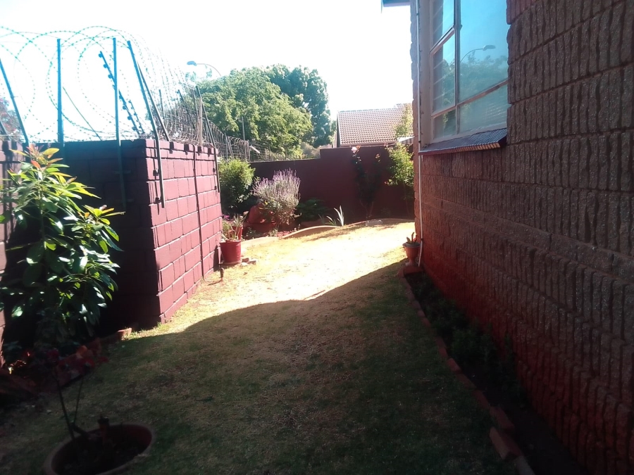 2 Bedroom Property for Sale in Lindhaven Gauteng