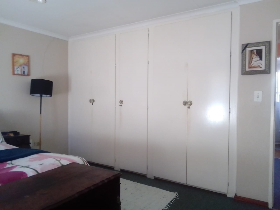 2 Bedroom Property for Sale in Lindhaven Gauteng