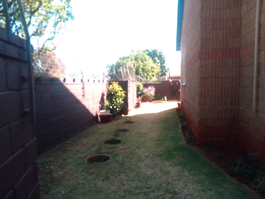2 Bedroom Property for Sale in Lindhaven Gauteng