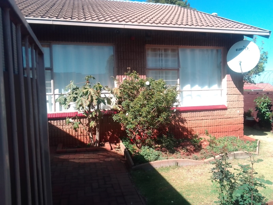 2 Bedroom Property for Sale in Lindhaven Gauteng