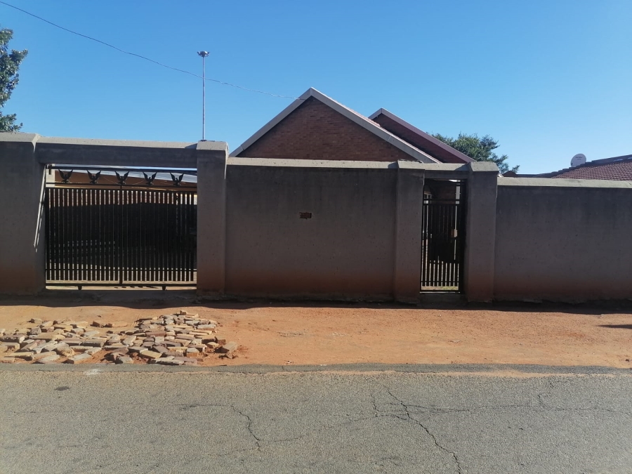 7 Bedroom Property for Sale in Dube Gauteng