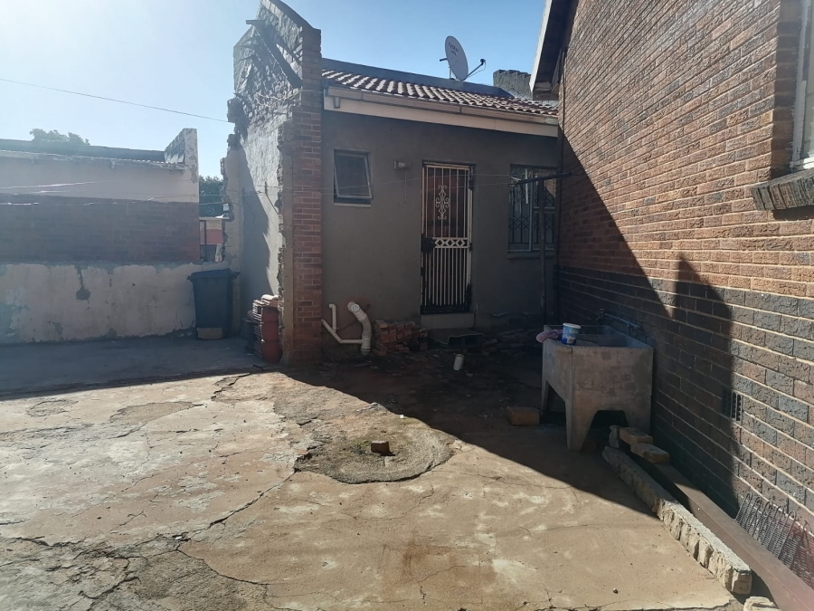 7 Bedroom Property for Sale in Dube Gauteng