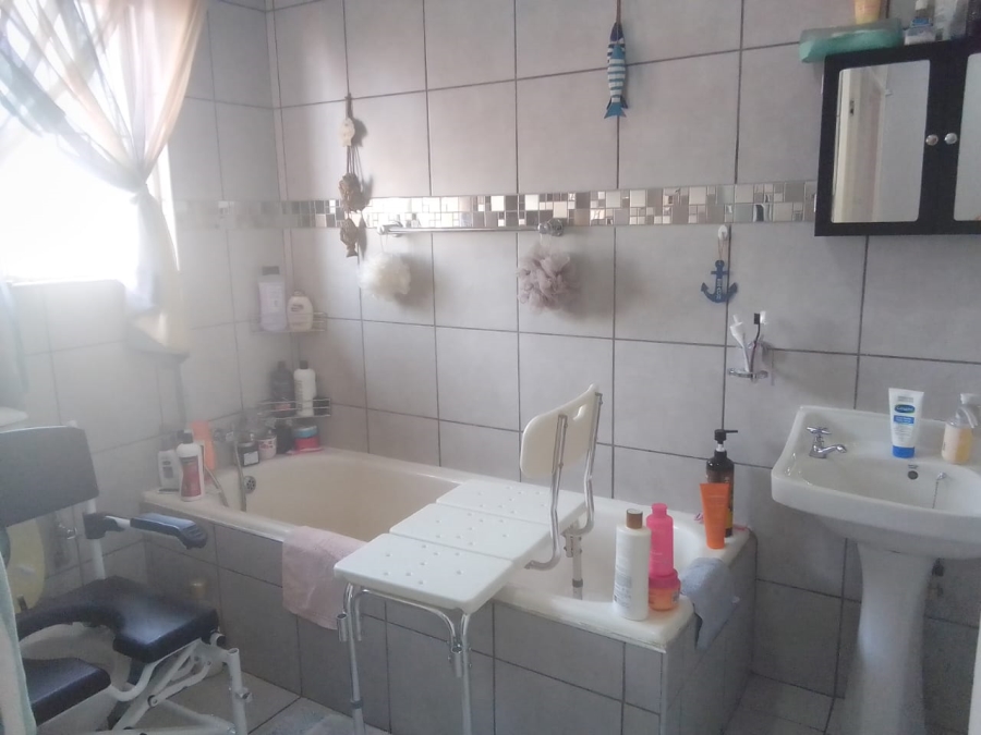 3 Bedroom Property for Sale in Birchleigh Gauteng