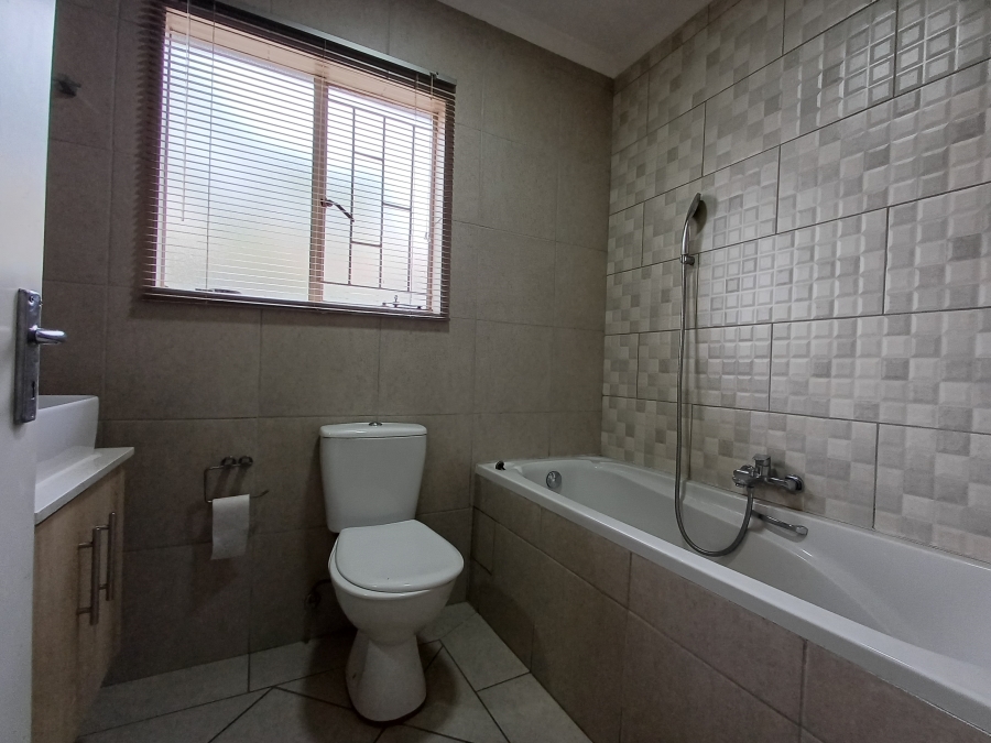 3 Bedroom Property for Sale in Greenstone Hill Gauteng