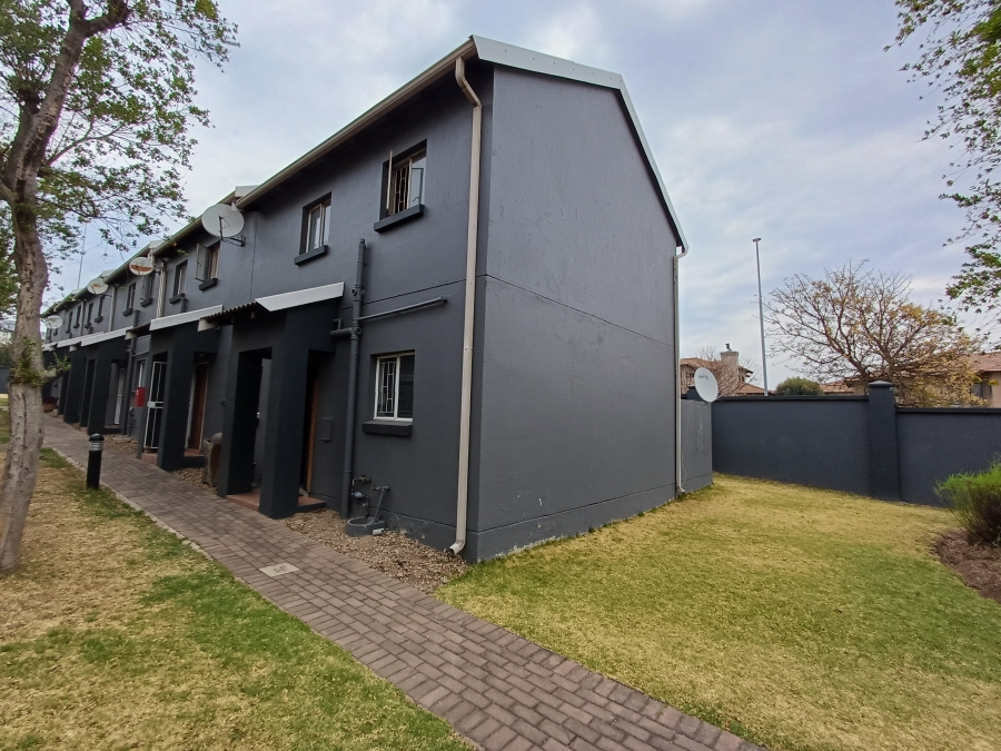3 Bedroom Property for Sale in Greenstone Hill Gauteng