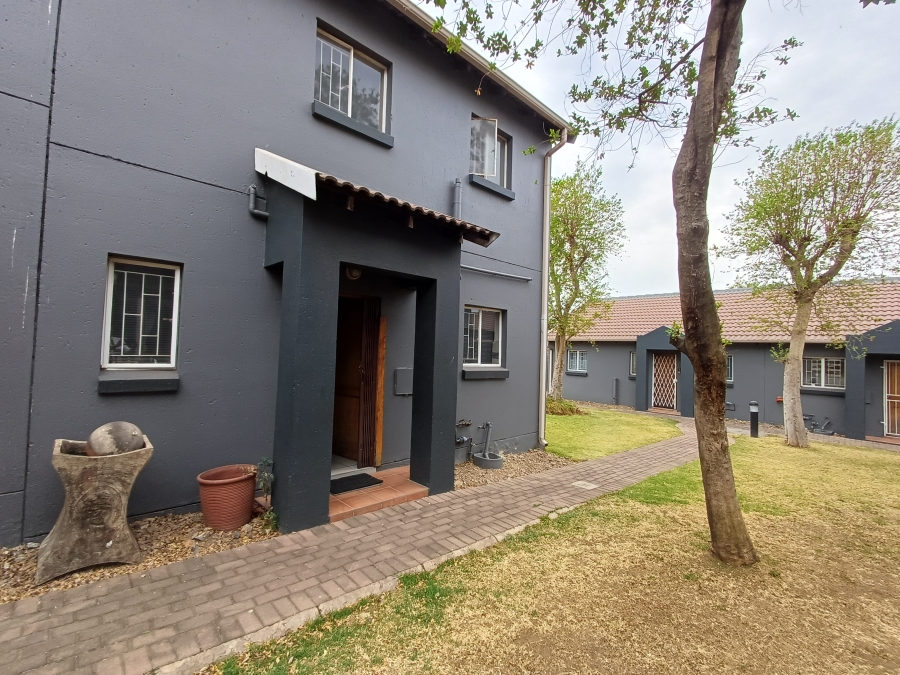 3 Bedroom Property for Sale in Greenstone Hill Gauteng