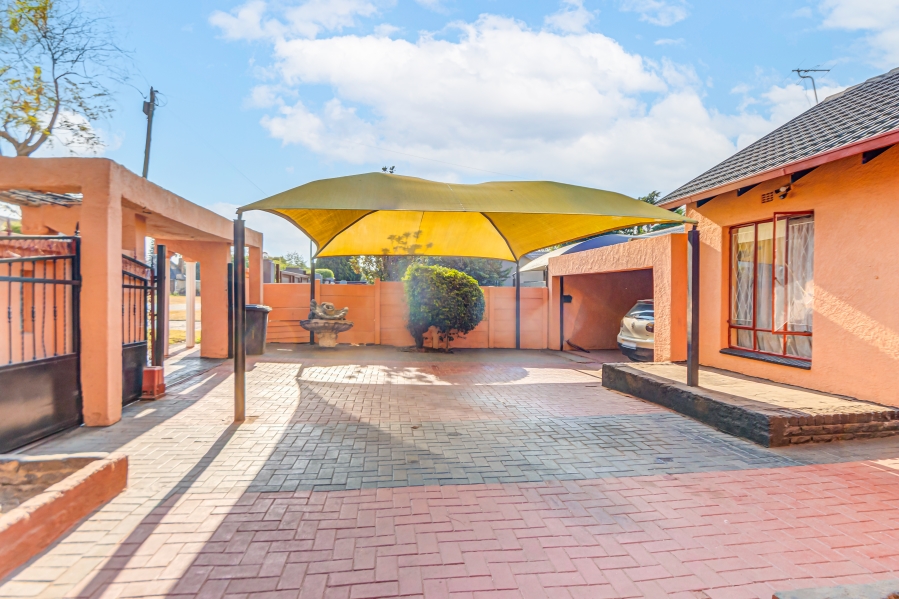 4 Bedroom Property for Sale in Noordwyk Gauteng