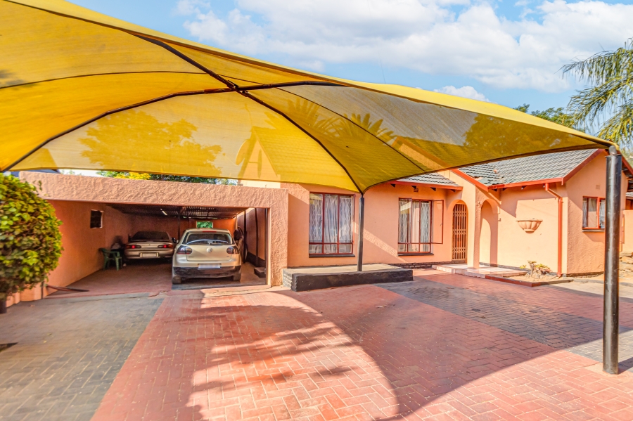 4 Bedroom Property for Sale in Noordwyk Gauteng
