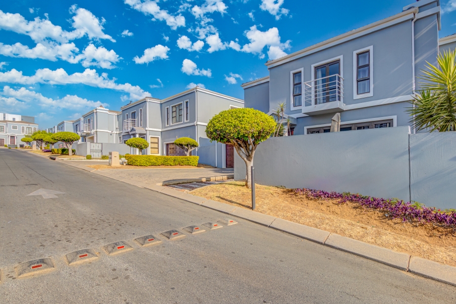 3 Bedroom Property for Sale in Halfway Gardens Gauteng