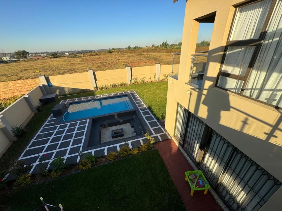 4 Bedroom Property for Sale in Wildtuinpark Gauteng
