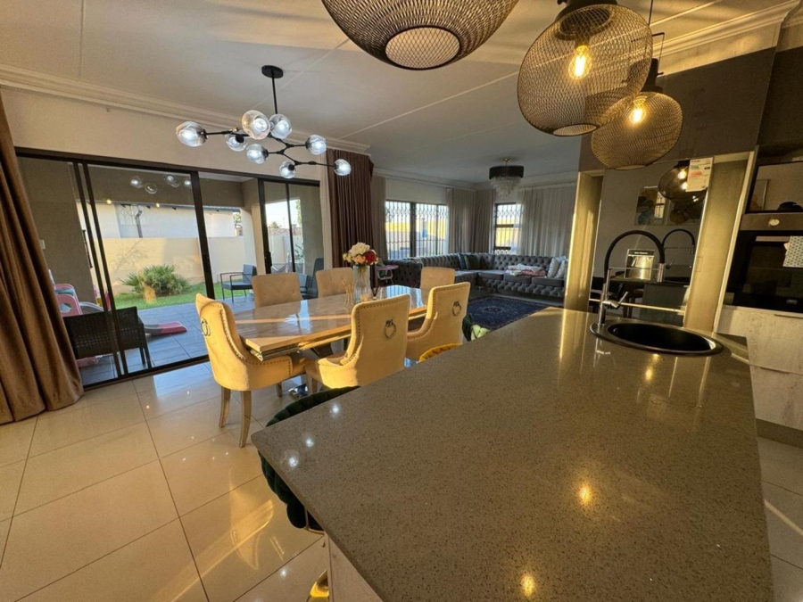 4 Bedroom Property for Sale in Wildtuinpark Gauteng