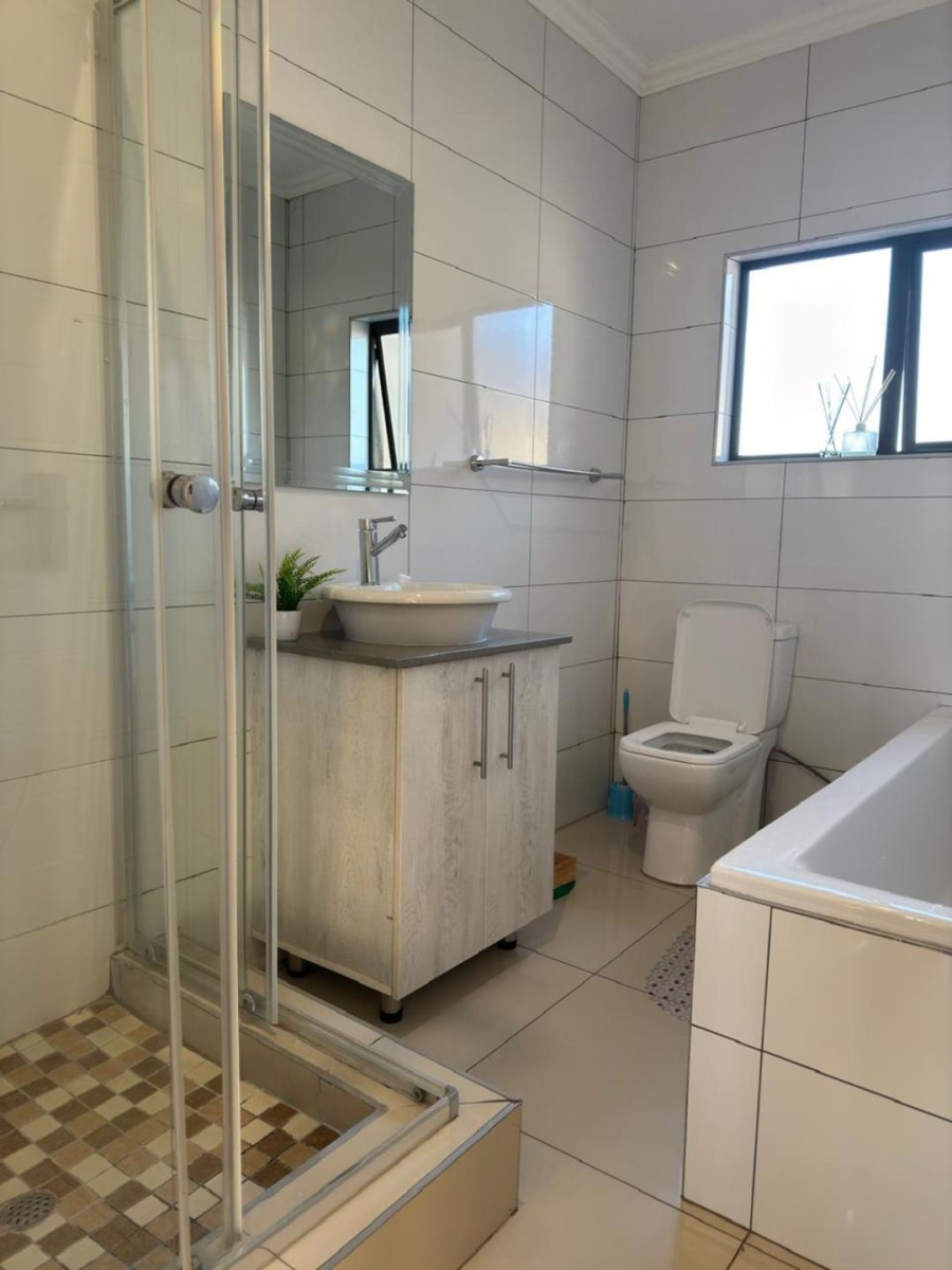 4 Bedroom Property for Sale in Wildtuinpark Gauteng