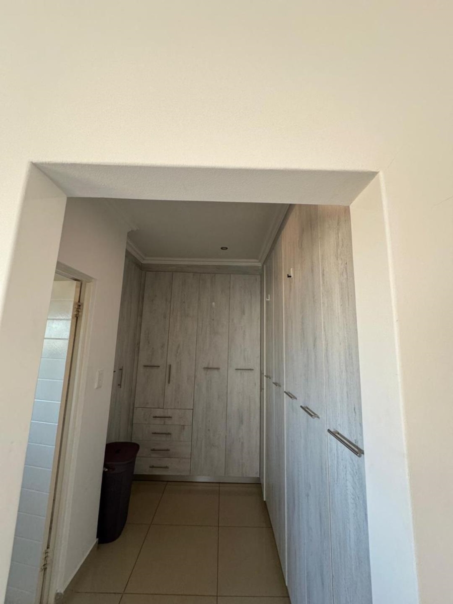 4 Bedroom Property for Sale in Wildtuinpark Gauteng