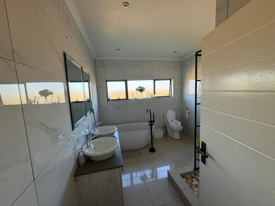 4 Bedroom Property for Sale in Wildtuinpark Gauteng