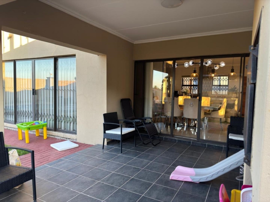 4 Bedroom Property for Sale in Wildtuinpark Gauteng