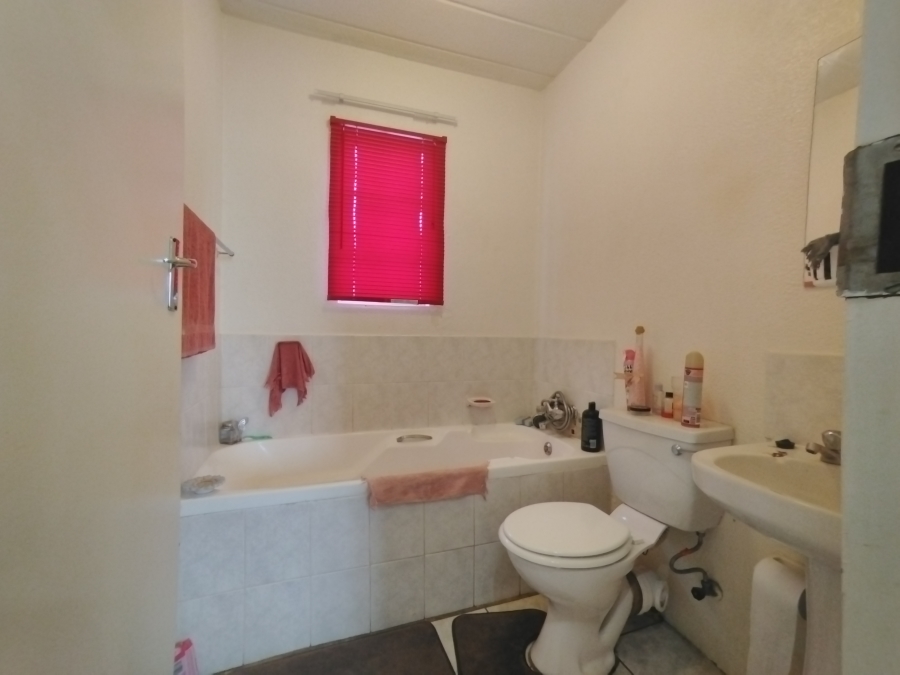 2 Bedroom Property for Sale in Rietvalleirand Gauteng