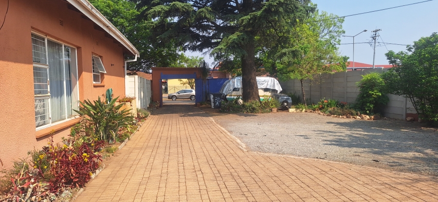 5 Bedroom Property for Sale in Kenmare Gauteng