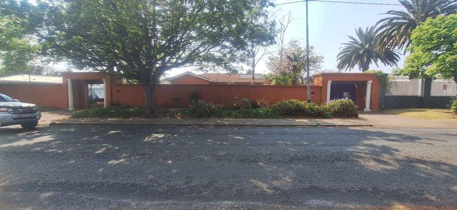 5 Bedroom Property for Sale in Kenmare Gauteng