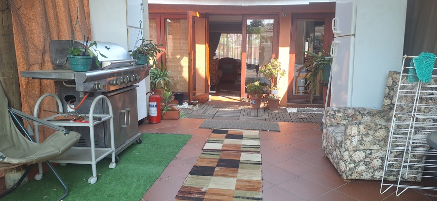 5 Bedroom Property for Sale in Kenmare Gauteng