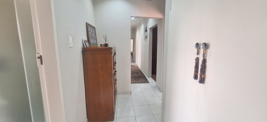 5 Bedroom Property for Sale in Kenmare Gauteng