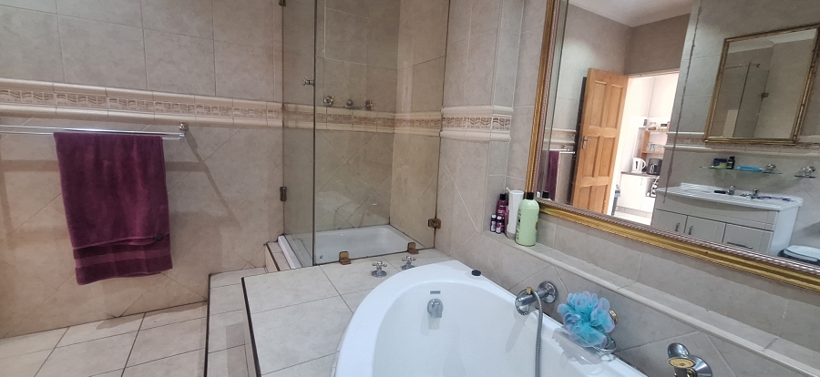5 Bedroom Property for Sale in Kenmare Gauteng