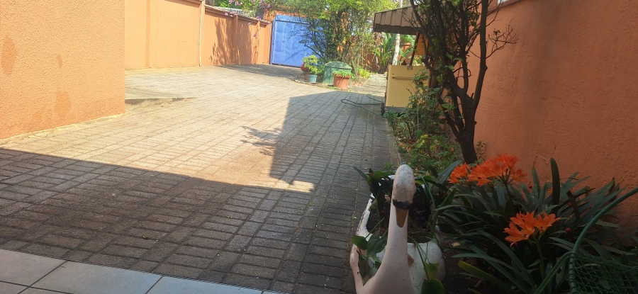 5 Bedroom Property for Sale in Kenmare Gauteng