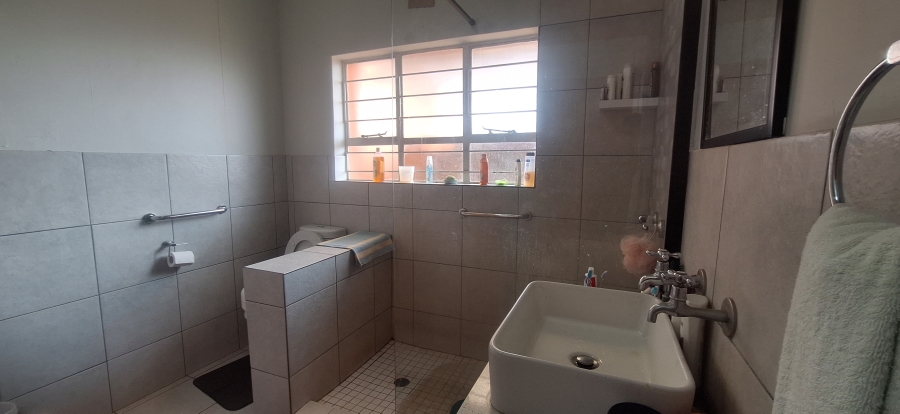5 Bedroom Property for Sale in Kenmare Gauteng