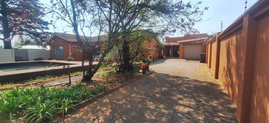 5 Bedroom Property for Sale in Kenmare Gauteng