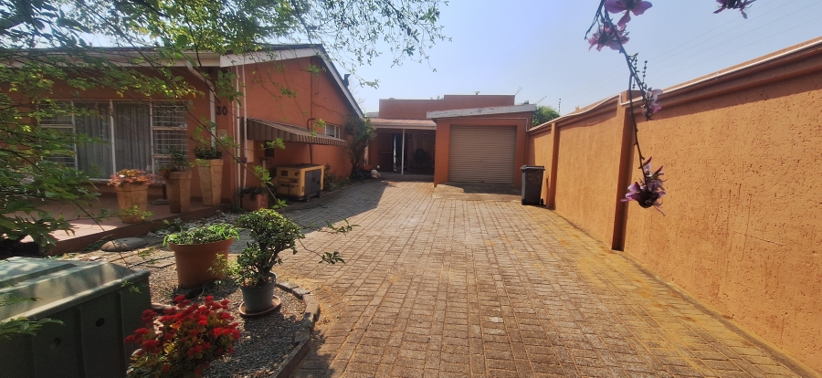 5 Bedroom Property for Sale in Kenmare Gauteng