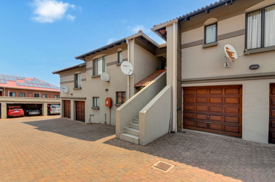 1 Bedroom Property for Sale in Bryanston Gauteng