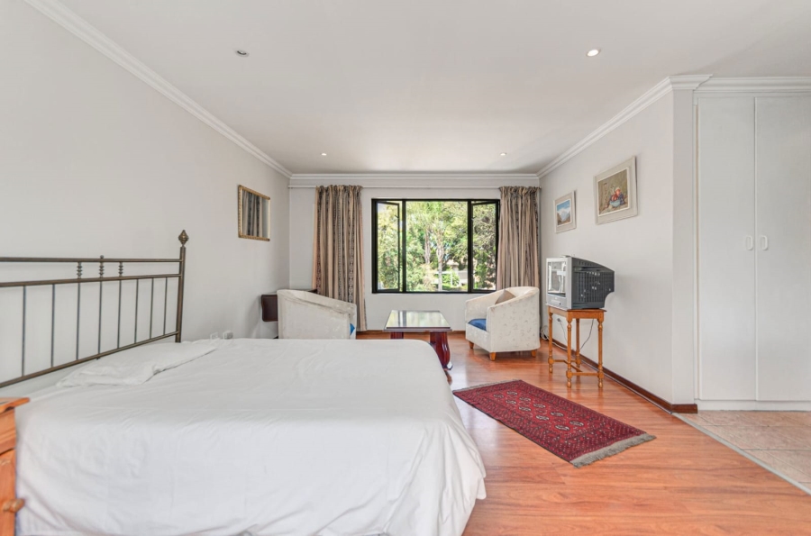 1 Bedroom Property for Sale in Bryanston Gauteng