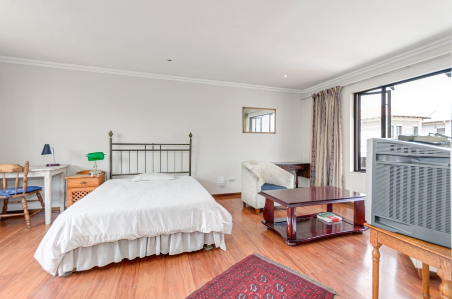 1 Bedroom Property for Sale in Bryanston Gauteng