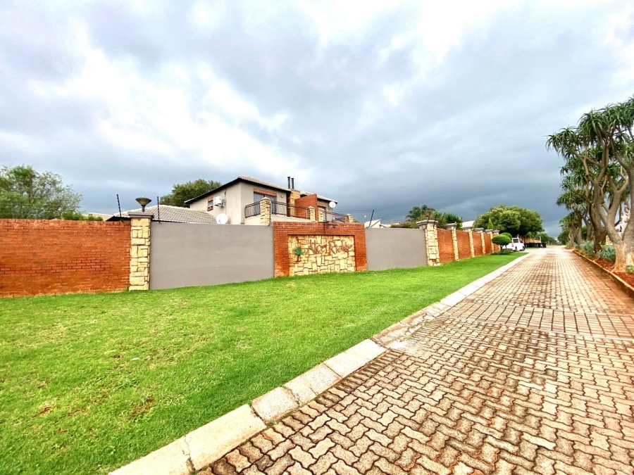 2 Bedroom Property for Sale in Noordheuwel Gauteng