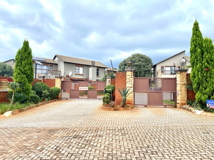 2 Bedroom Property for Sale in Noordheuwel Gauteng