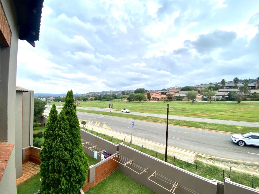 2 Bedroom Property for Sale in Noordheuwel Gauteng