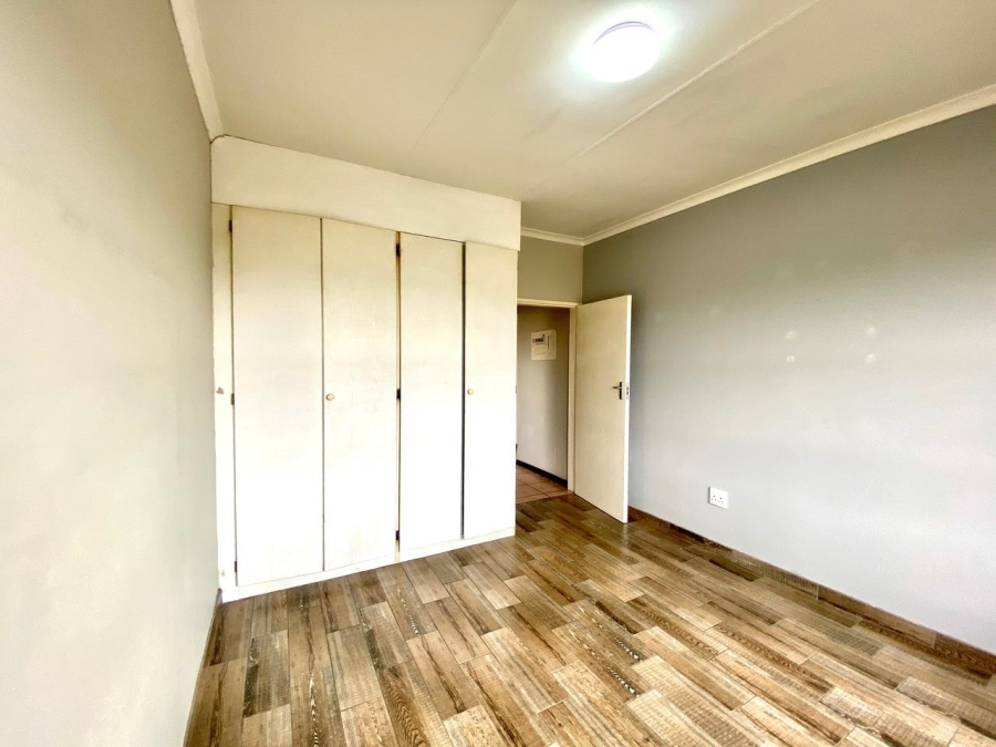 2 Bedroom Property for Sale in Noordheuwel Gauteng