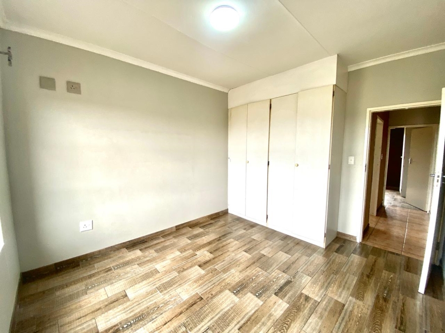 2 Bedroom Property for Sale in Noordheuwel Gauteng