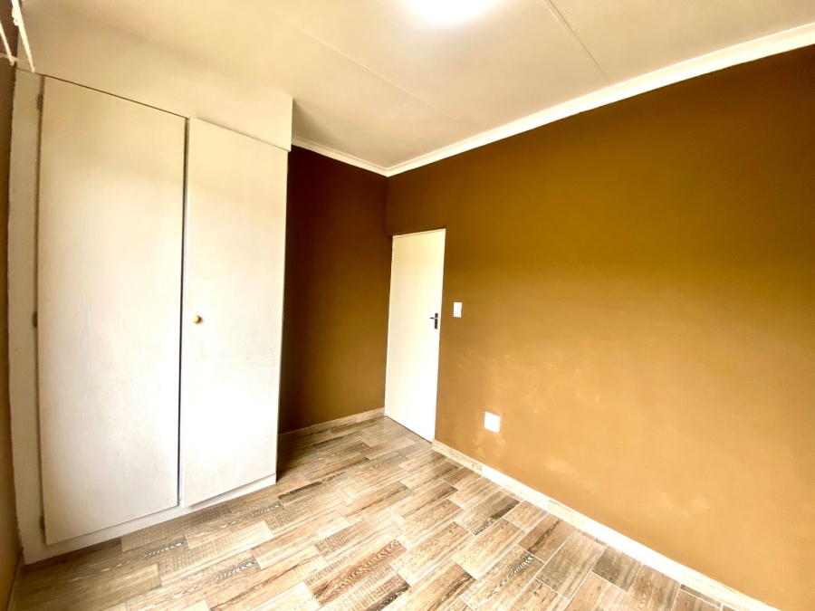 2 Bedroom Property for Sale in Noordheuwel Gauteng
