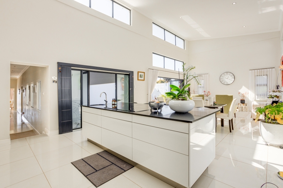 6 Bedroom Property for Sale in Forest Town Gauteng