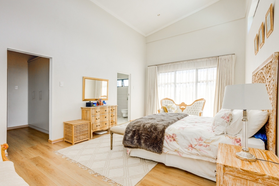 6 Bedroom Property for Sale in Forest Town Gauteng