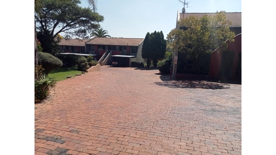 2 Bedroom Property for Sale in Sunninghill Gauteng