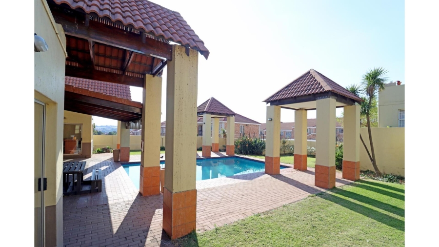 2 Bedroom Property for Sale in Vorna Valley Gauteng