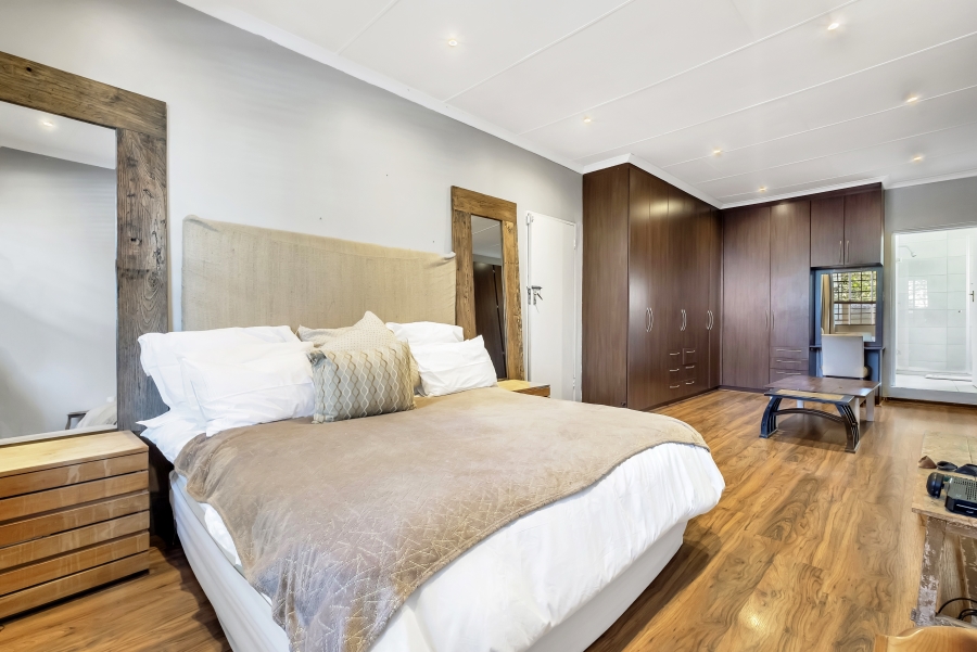 4 Bedroom Property for Sale in Linden Gauteng