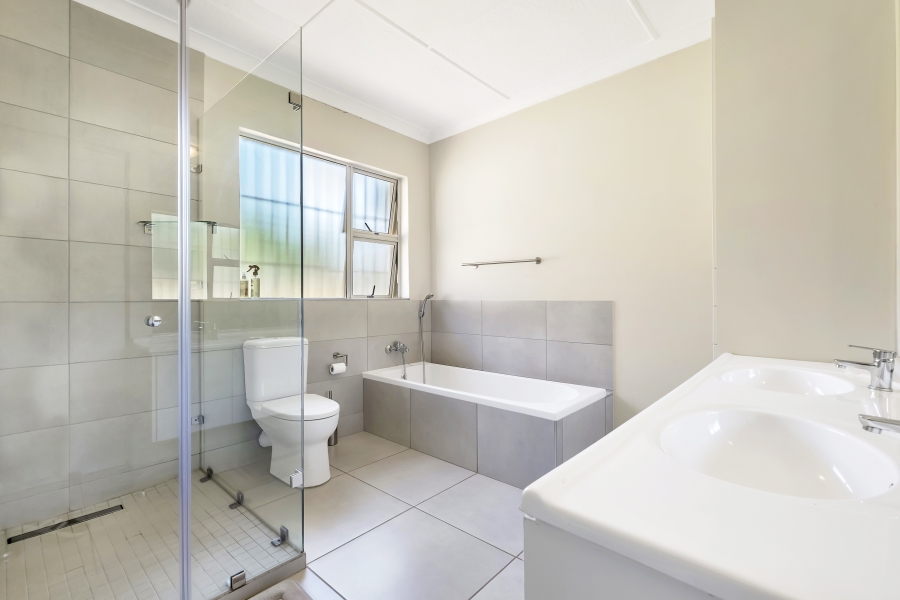 4 Bedroom Property for Sale in Linden Gauteng