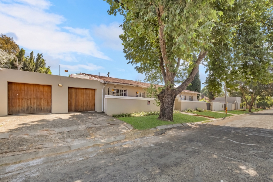4 Bedroom Property for Sale in Linden Gauteng