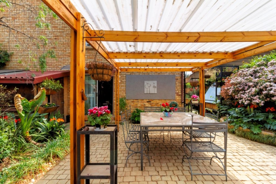 3 Bedroom Property for Sale in Wilgeheuwel Gauteng