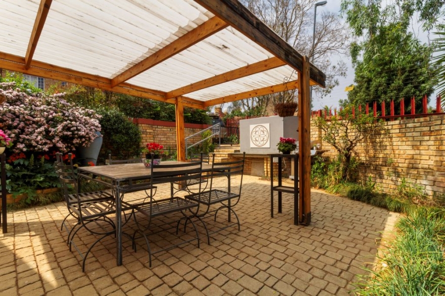 3 Bedroom Property for Sale in Wilgeheuwel Gauteng